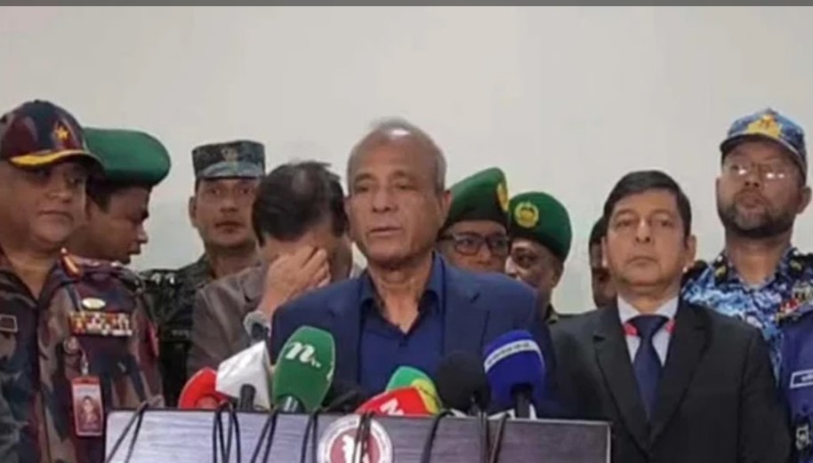 স্বরাষ্ট্র উপদেষ্টা অবসরপ্রাপ্ত লেফটেন্যান্ট জেনারেল জাহাঙ্গীর আলম চৌধুরী